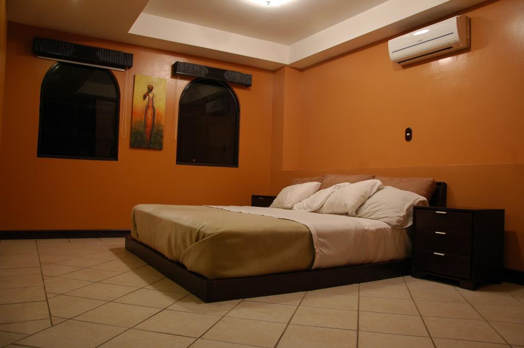 Alajuela Backpackers Airport Hostel Exteriör bild